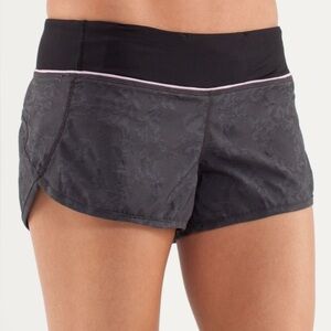 Lululemon SPEED SHORT 2-way SZ 8🩷